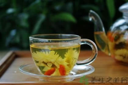 夏天適合喝什么茶？最能去火，生津止渴的尼龍三角包袋泡茶綠茶是首選